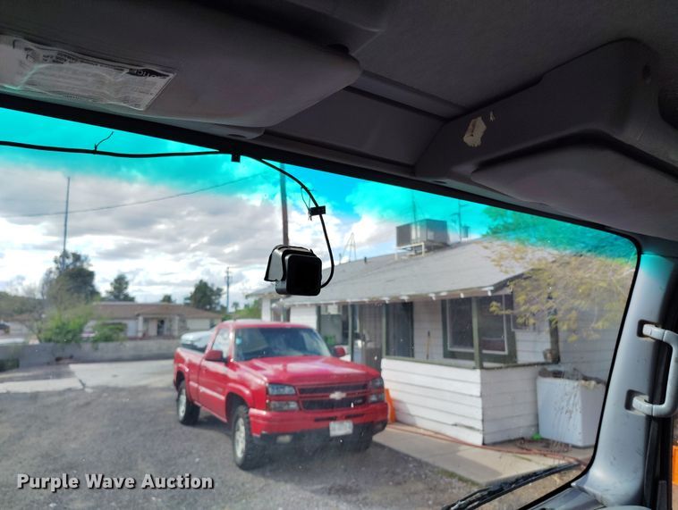 image for item DH8647 2016 Isuzu NRR chipper truck