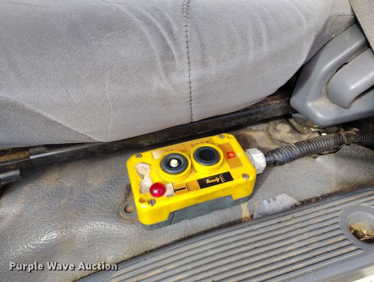 image for item DH8647 2016 Isuzu NRR chipper truck