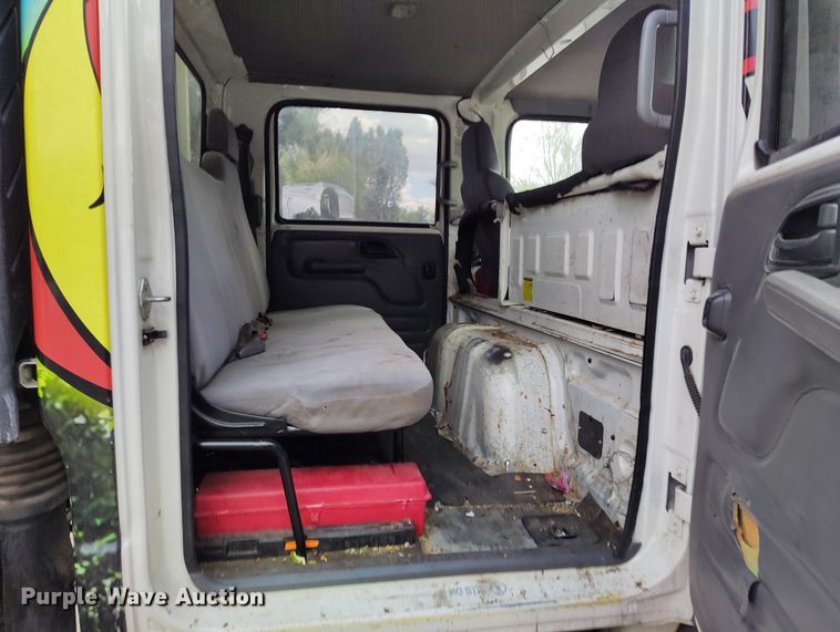 image for item DH8647 2016 Isuzu NRR chipper truck