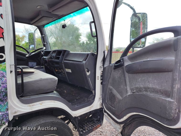 image for item DH8647 2016 Isuzu NRR chipper truck