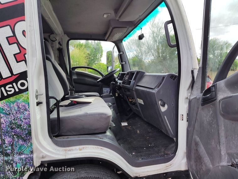 image for item DH8647 2016 Isuzu NRR chipper truck