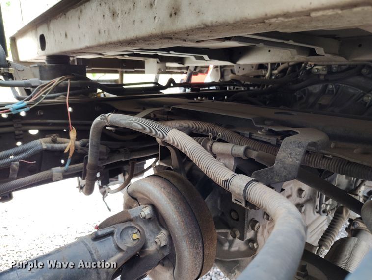 image for item DH8647 2016 Isuzu NRR chipper truck