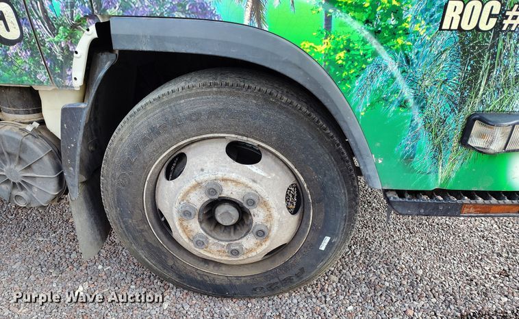 image for item DH8647 2016 Isuzu NRR chipper truck