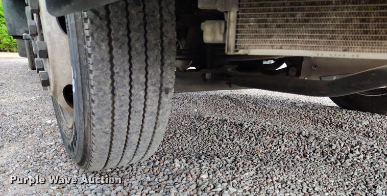 image for item DH8647 2016 Isuzu NRR chipper truck