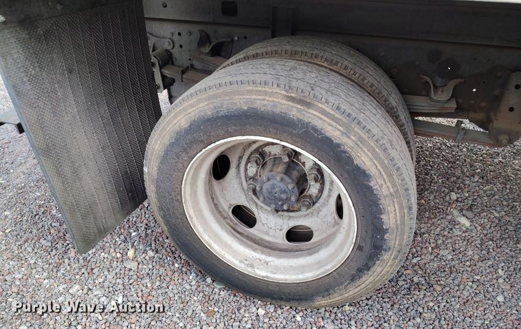 image for item DH8647 2016 Isuzu NRR chipper truck