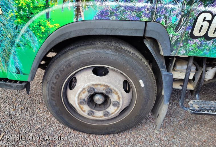 image for item DH8647 2016 Isuzu NRR chipper truck