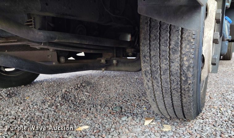 image for item DH8647 2016 Isuzu NRR chipper truck