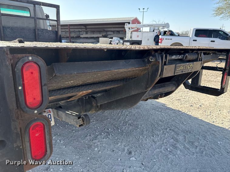 image for item DM5620 2004 Isuzu NPR flatbed truck