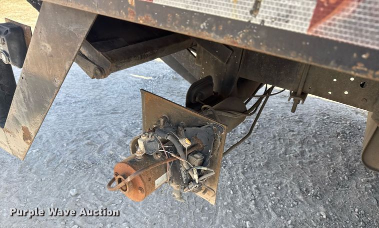 image for item DM5620 2004 Isuzu NPR flatbed truck