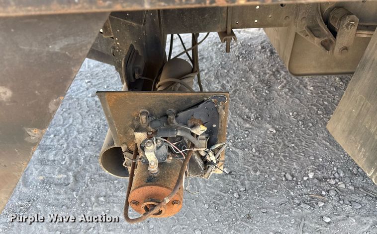 image for item DM5620 2004 Isuzu NPR flatbed truck