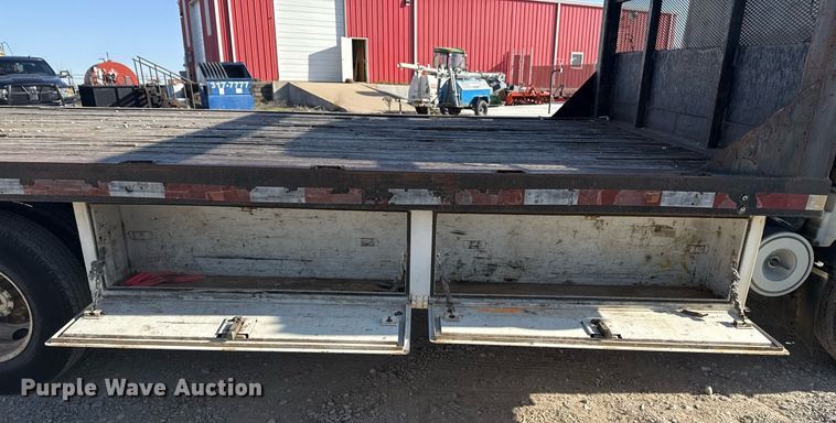 image for item DM5620 2004 Isuzu NPR flatbed truck
