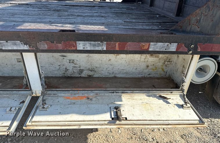 image for item DM5620 2004 Isuzu NPR flatbed truck