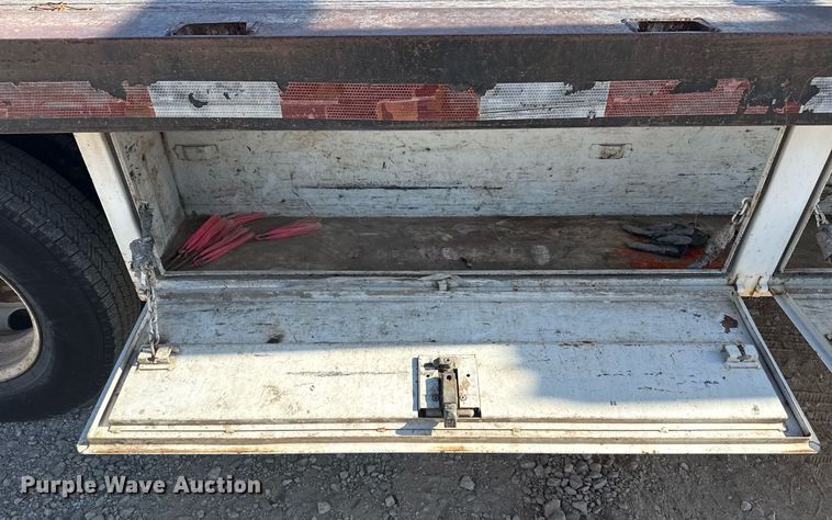 image for item DM5620 2004 Isuzu NPR flatbed truck