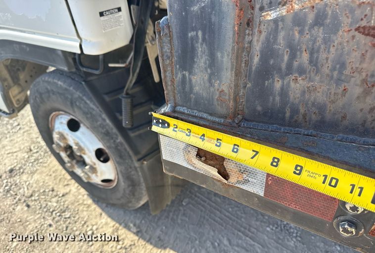 image for item DM5620 2004 Isuzu NPR flatbed truck