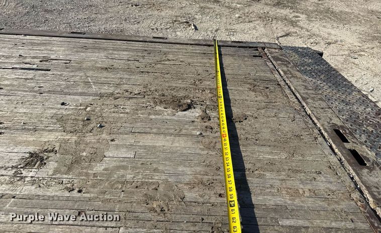 image for item DM5620 2004 Isuzu NPR flatbed truck