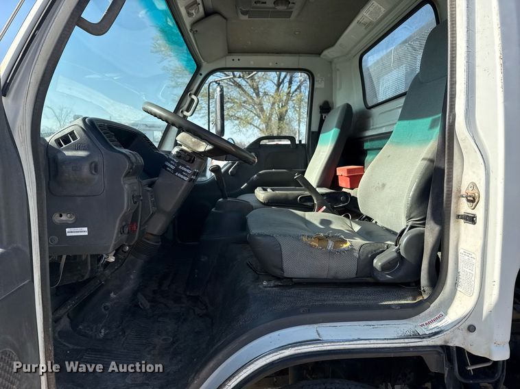 image for item DM5620 2004 Isuzu NPR flatbed truck