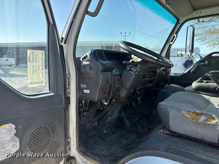 image for item DM5620 2004 Isuzu NPR flatbed truck