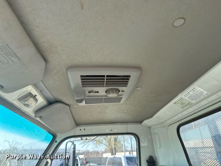 image for item DM5620 2004 Isuzu NPR flatbed truck