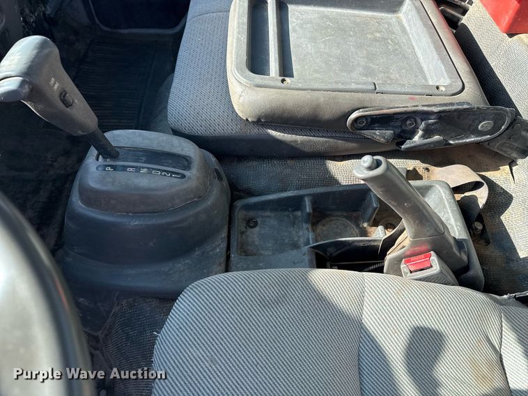 image for item DM5620 2004 Isuzu NPR flatbed truck