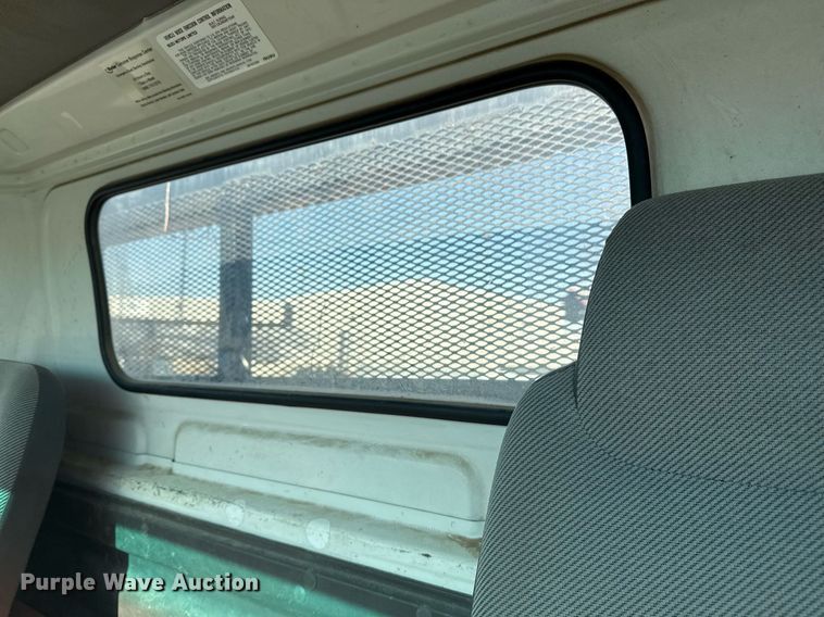 image for item DM5620 2004 Isuzu NPR flatbed truck