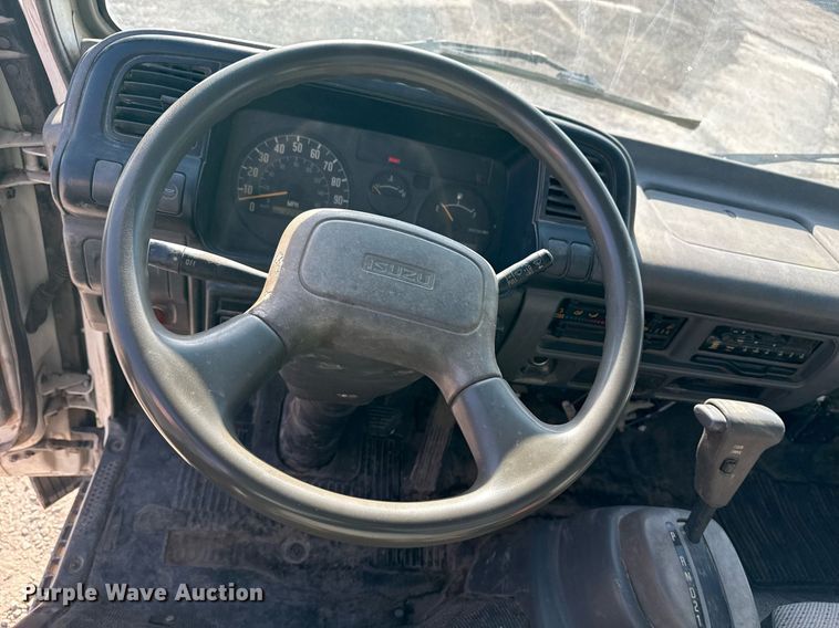 image for item DM5620 2004 Isuzu NPR flatbed truck