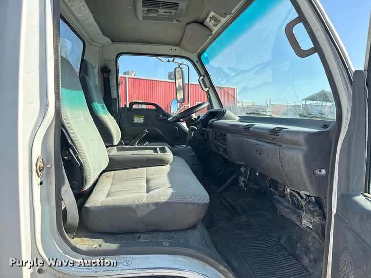 image for item DM5620 2004 Isuzu NPR flatbed truck