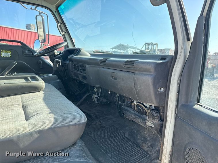 image for item DM5620 2004 Isuzu NPR flatbed truck