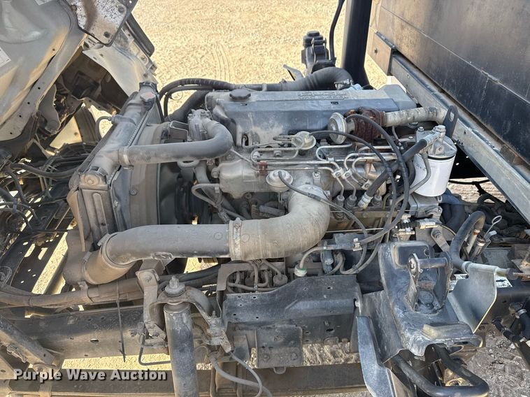 image for item DM5620 2004 Isuzu NPR flatbed truck