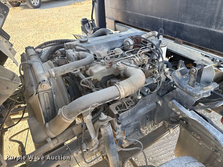 image for item DM5620 2004 Isuzu NPR flatbed truck