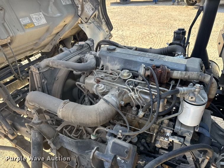 image for item DM5620 2004 Isuzu NPR flatbed truck