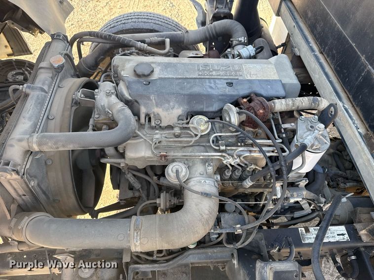 image for item DM5620 2004 Isuzu NPR flatbed truck