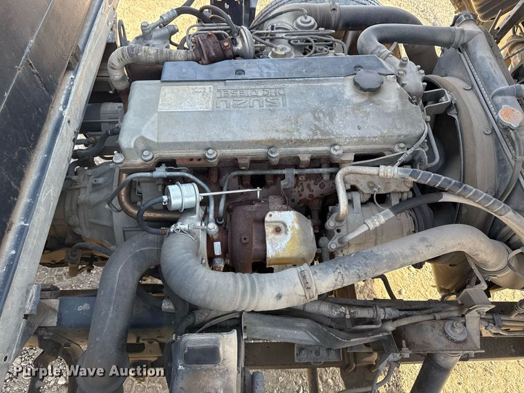 image for item DM5620 2004 Isuzu NPR flatbed truck