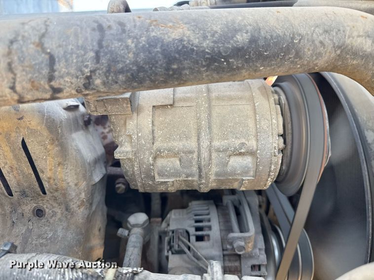 image for item DM5620 2004 Isuzu NPR flatbed truck