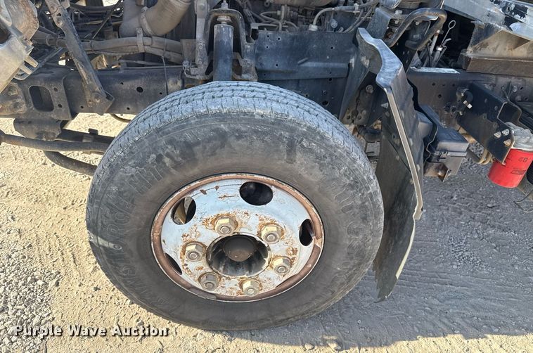 image for item DM5620 2004 Isuzu NPR flatbed truck