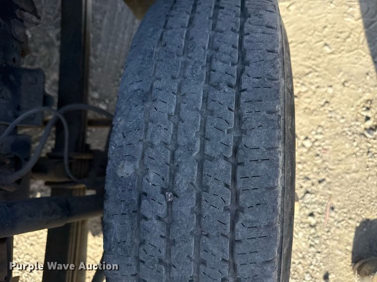 image for item DM5620 2004 Isuzu NPR flatbed truck