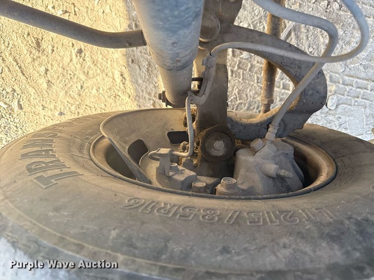 image for item DM5620 2004 Isuzu NPR flatbed truck