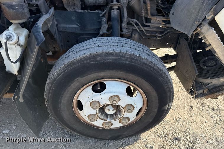 image for item DM5620 2004 Isuzu NPR flatbed truck