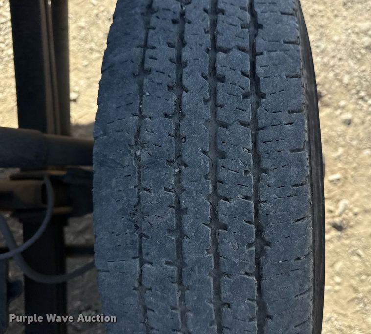 image for item DM5620 2004 Isuzu NPR flatbed truck