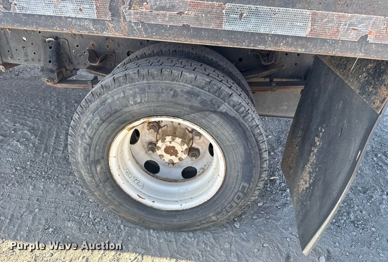 image for item DM5620 2004 Isuzu NPR flatbed truck