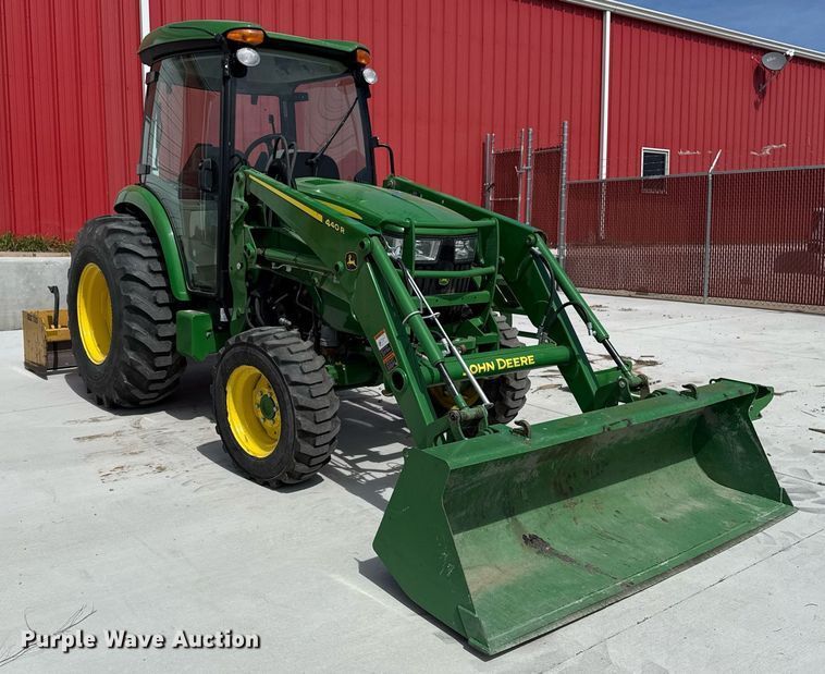 image for item DM5624 2022 John Deere 4052R MFWD tractor