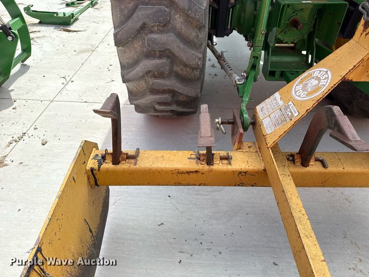 image for item DM5624 2022 John Deere 4052R MFWD tractor