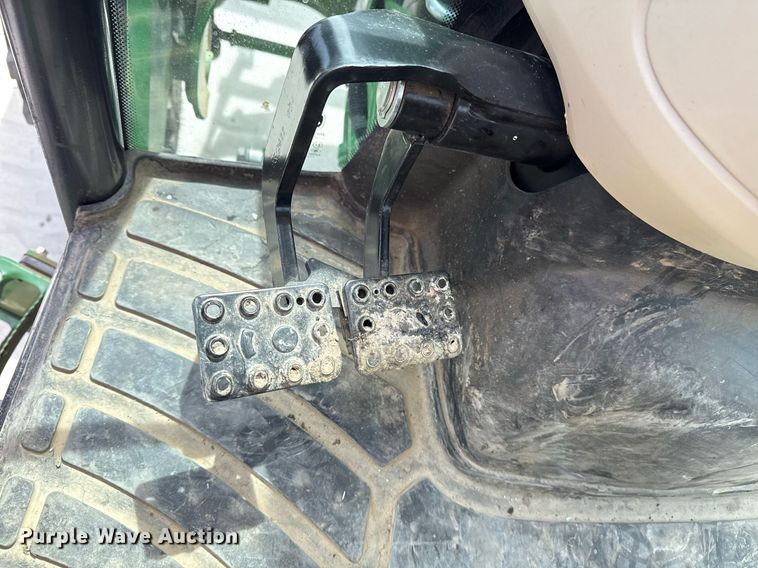 image for item DM5624 2022 John Deere 4052R MFWD tractor