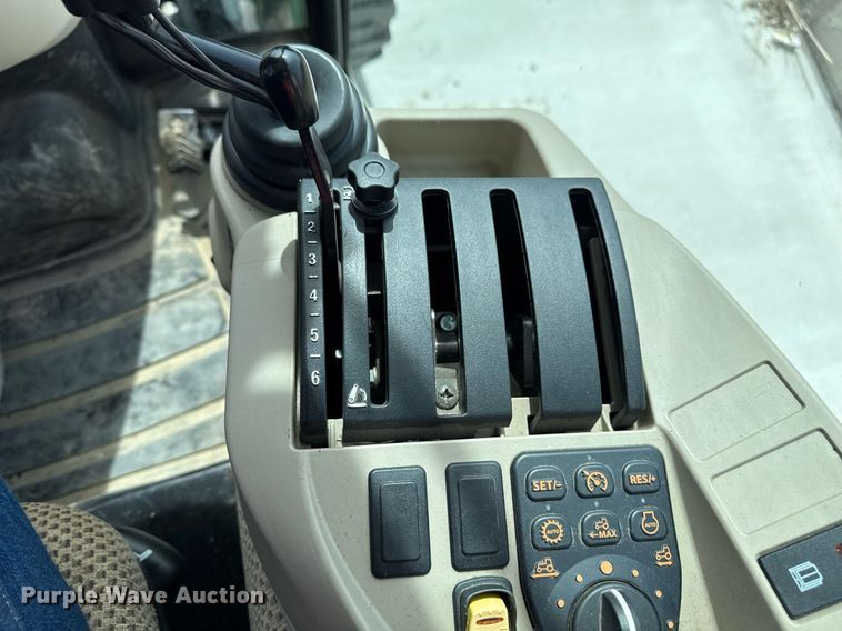 image for item DM5624 2022 John Deere 4052R MFWD tractor