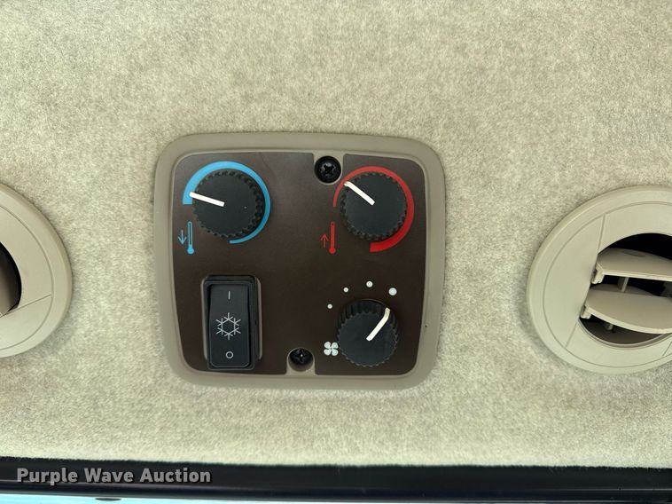 image for item DM5624 2022 John Deere 4052R MFWD tractor