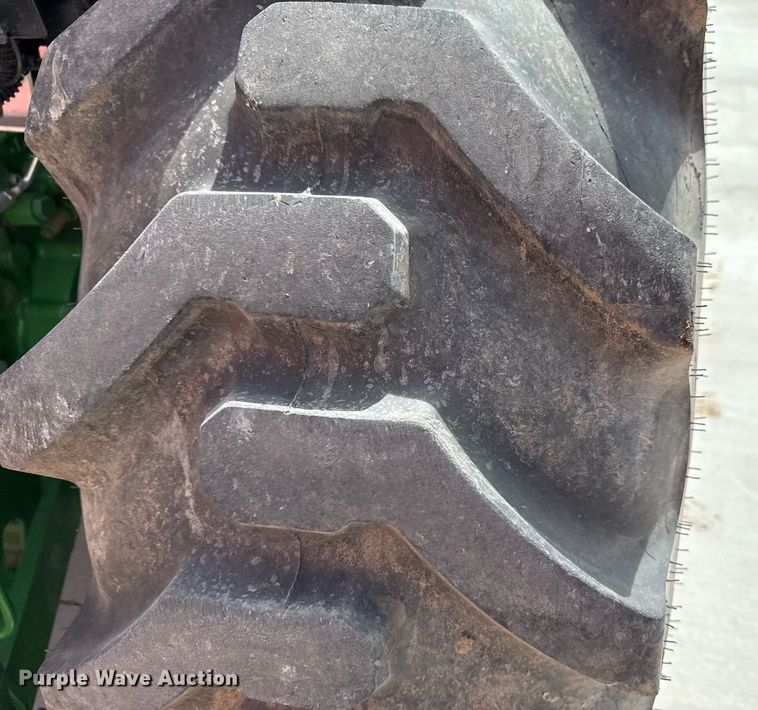 image for item DM5624 2022 John Deere 4052R MFWD tractor