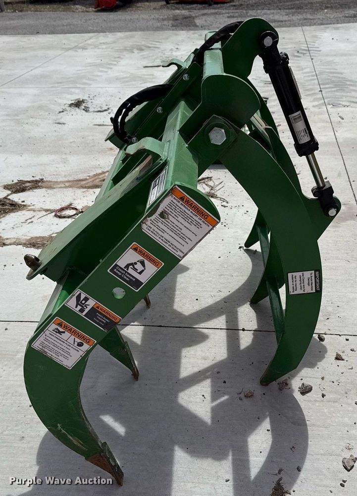 image for item DM5624 2022 John Deere 4052R MFWD tractor