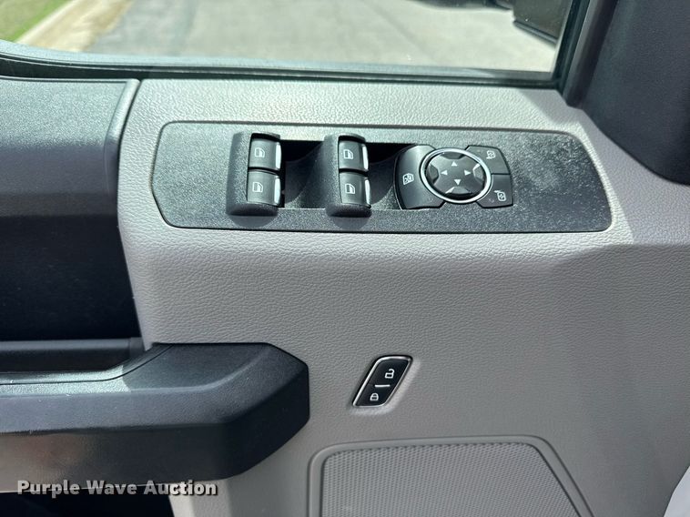 image for item DM5627 2020 Ford F250 Super Duty SuperCab pickup truck