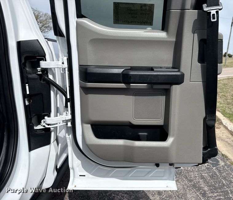 image for item DM5627 2020 Ford F250 Super Duty SuperCab pickup truck