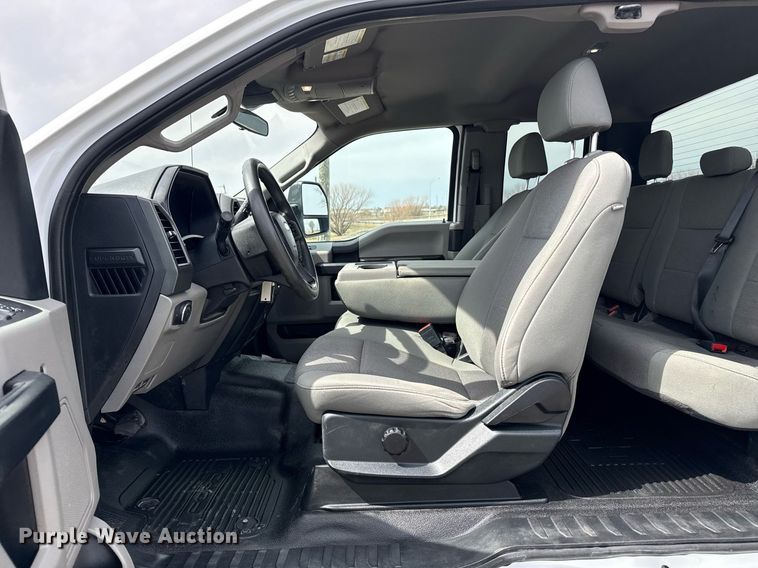 image for item DM5627 2020 Ford F250 Super Duty SuperCab pickup truck