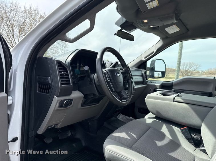 image for item DM5627 2020 Ford F250 Super Duty SuperCab pickup truck